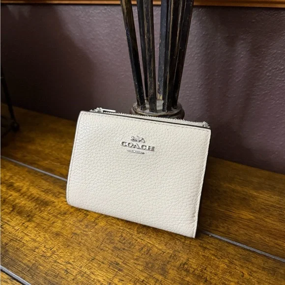 Coach Pebbled Leather Bifold Wallet - Picture 4 of 10